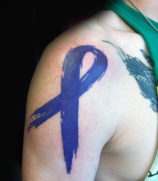 Schleife tattoo gegen den Krebs 39